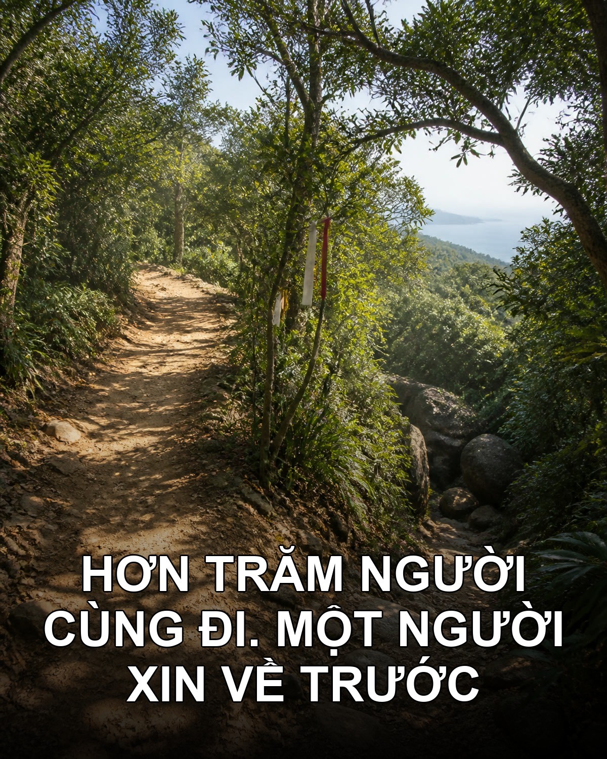 Hơn trăm người cùng đi, một người xin về trước
