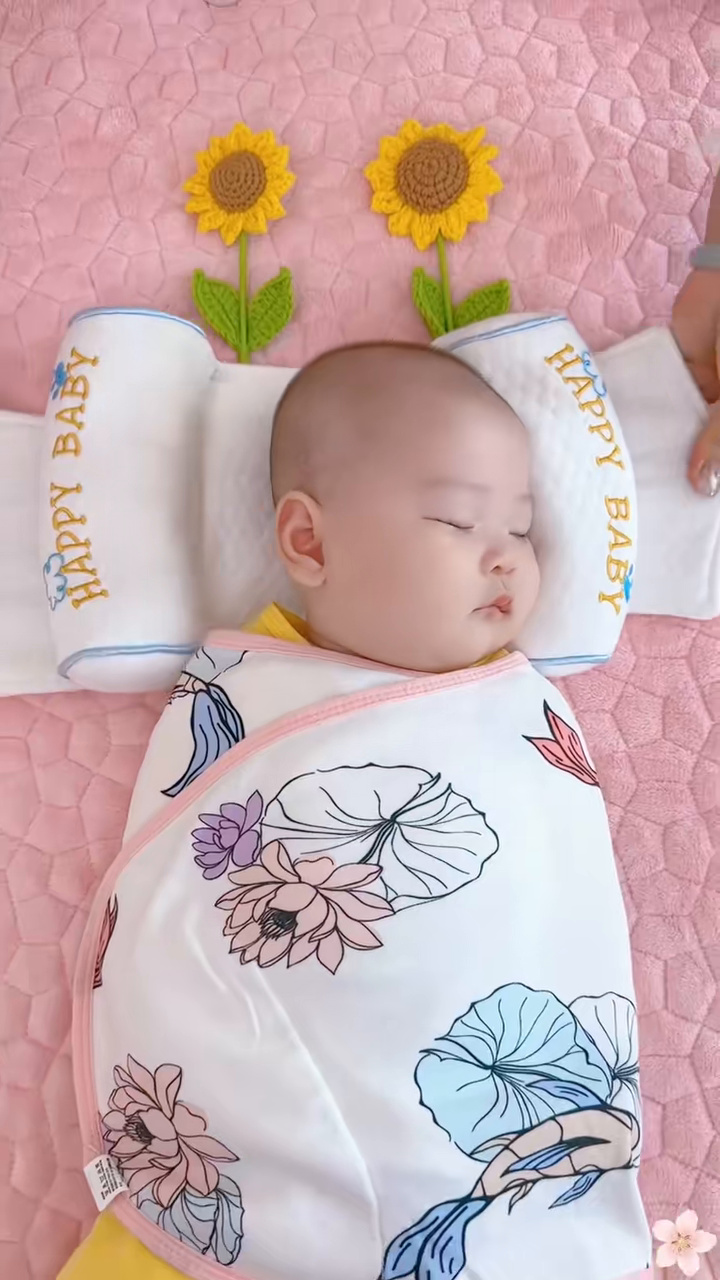 Clip bán hàng khá nhất mẻ — gối chặn cho bé — đạt 35.700 lượt xem, vẫn kém xa clip cầu lông. Ảnh chụp màn hình clip của @ngonduoc82.